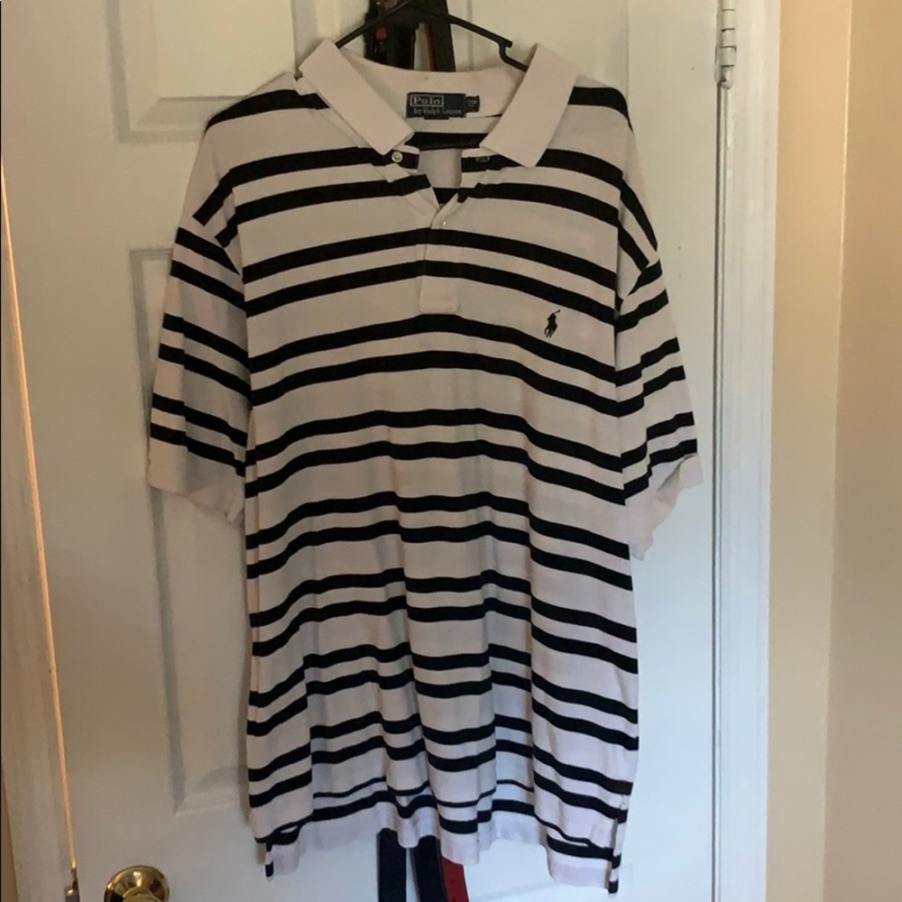 Polo black and white striped